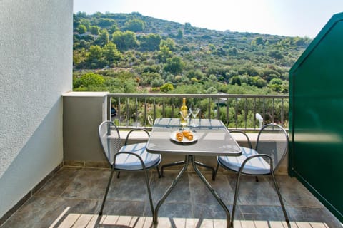 Luxurious Apartments Maslina with Beach Apartment in Hvar