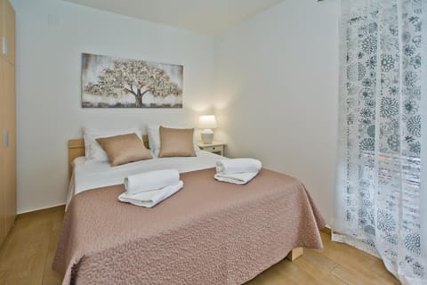 Luxurious Apartments Maslina with Beach Apartment in Hvar