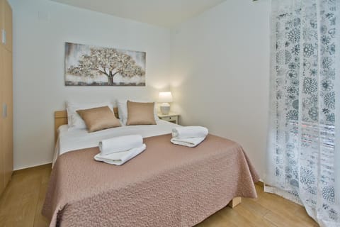 Luxurious Apartments Maslina with Beach Condo in Hvar