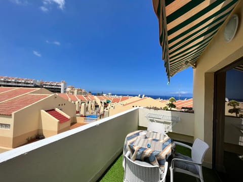 Day, View (from property/room), Balcony/Terrace, Dining area, Sea view