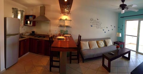 Kitchen or kitchenette, Seating area