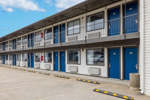 Studio 6 Rock Springs WY Flaming Gorge Hotel in Rock Springs