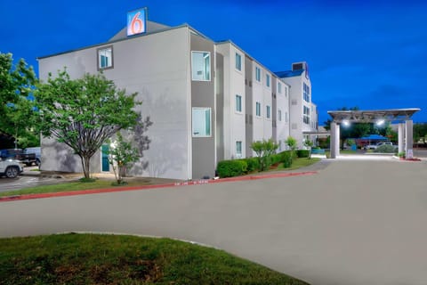 Motel 6-Benbrook, TX - Fort Worth Hotel in Fort Worth