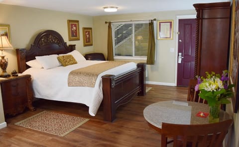 Silverton Inn & Suites Hotel in Clackamas County