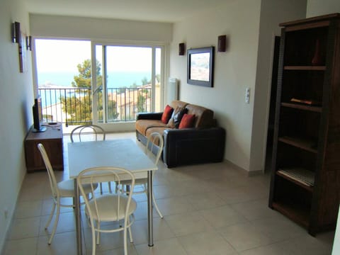 View (from property/room), Balcony/Terrace, Living room, Dining area