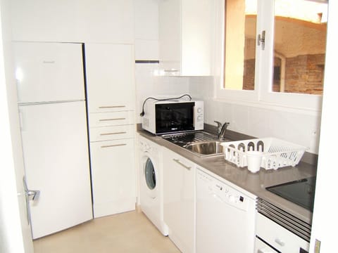 Kitchen or kitchenette, dishwasher, minibar, pet friendly, stove, toaster