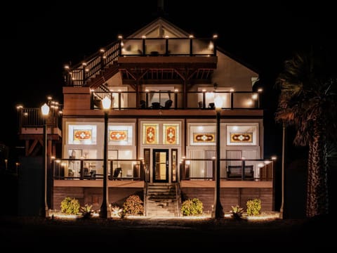 Property building, Facade/entrance, Night