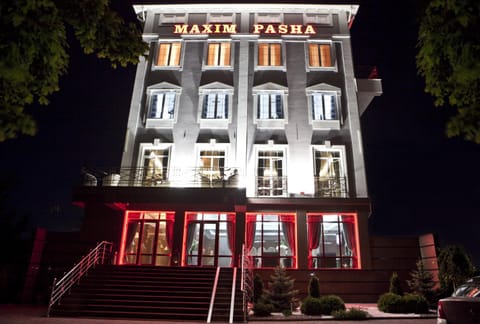 Property building, Facade/entrance, Night