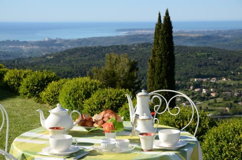 La Bastide des Pins Bed and Breakfast in Vence