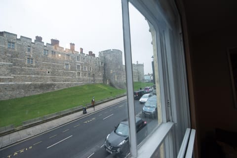 Central Windsor Apartment Facing the Castle Eigentumswohnung in Windsor