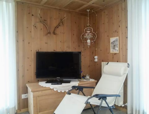 TV and multimedia, Living room, Decorative detail, Area and facilities