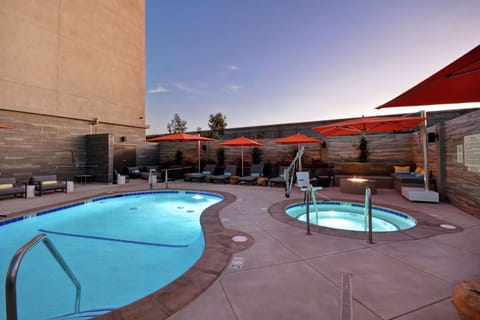 Hampton Inn & Suites Los Angeles Burbank Airport Hotel in Sun Valley