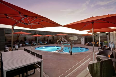 Hampton Inn & Suites Los Angeles Burbank Airport Hotel in Sun Valley