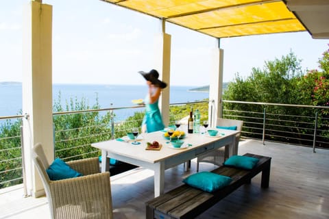 Natural landscape, Balcony/Terrace, Seating area, Sea view