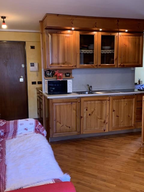 Charme a Cervinia Downtown Ski in-Ski out Apartment in Breuil-Cervinia