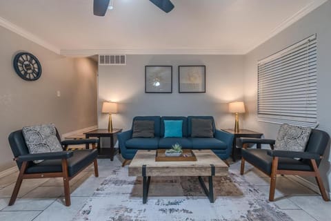 Beautiful Apartment At The Botanical Gardens #1 Condo in San Antonio