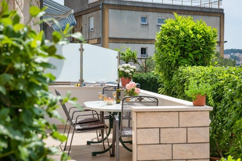 Villa Daniela Apartment in Okrug Gornji