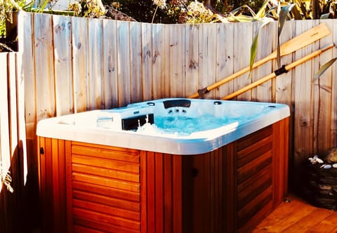 Garden, Hot Tub, Balcony/Terrace, Garden view, Sea view