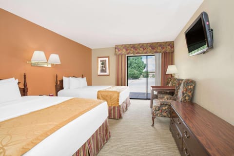 Days Inn & Suites by Wyndham Red Rock-Gallup Hotel in Gallup