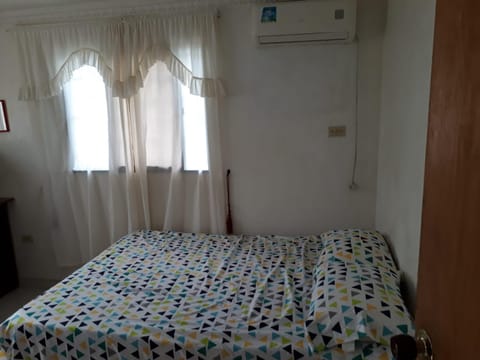 Bed, Photo of the whole room, air conditioner