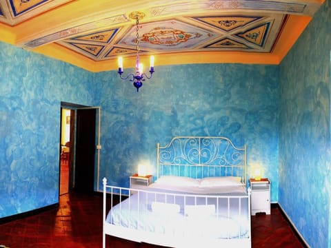 Bed, Photo of the whole room, Decorative detail