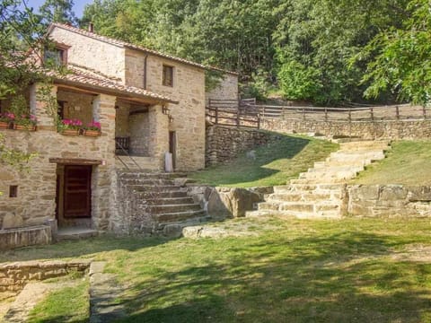 Villa Vallorsaia con piscina privata Casa in Umbria