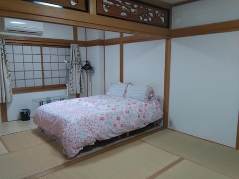 Osaka Kuma House Bed and Breakfast in Osaka