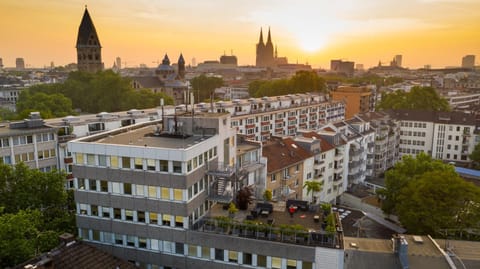 Property building, Nearby landmark, Neighbourhood, Bird's eye view, City view, Street view, Area and facilities, Location, Sunrise, Sunset