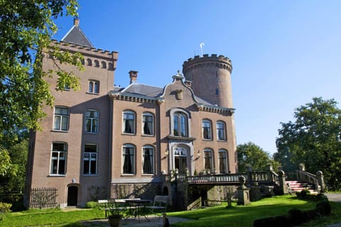 Property building, Facade/entrance, Day, Garden view, Landmark view