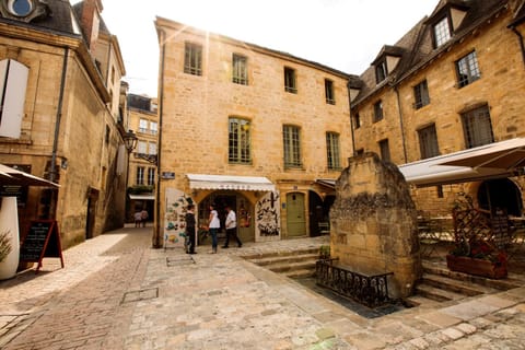 Facade/entrance, Street view