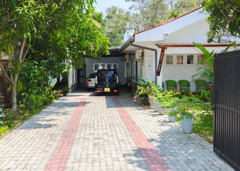 Property building, Day, Garden, Garden view, Street view, Breakfast