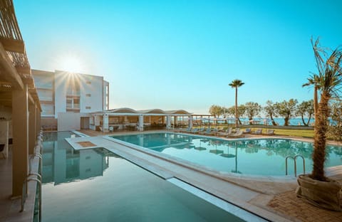 Day, Pool view, Swimming pool, sunbed