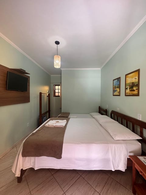 Bed, TV and multimedia, Bedroom