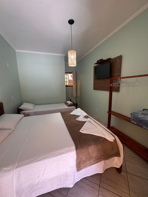Bed, TV and multimedia, Bedroom, towels