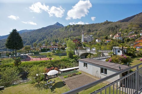 Balcony/Terrace, Garden view, Lake view, Mountain view