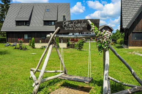Plitvice Luxury Etno Garden Campingplatz /
Wohnmobil-Resort in Plitvice Lakes Park
