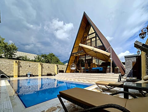 Property building, Patio, Day, Pool view, Swimming pool, sunbed