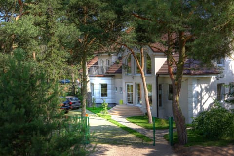 Facade/entrance, Facade/entrance, Area and facilities