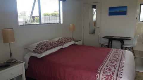 Accommodation in Frimley Bed and Breakfast in Hastings
