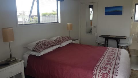 Accommodation in Frimley Bed and breakfast in Hastings