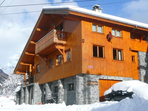 Property building, Facade/entrance, Winter