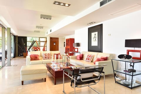 Communal lounge/ TV room, TV and multimedia, Living room, Evening entertainment