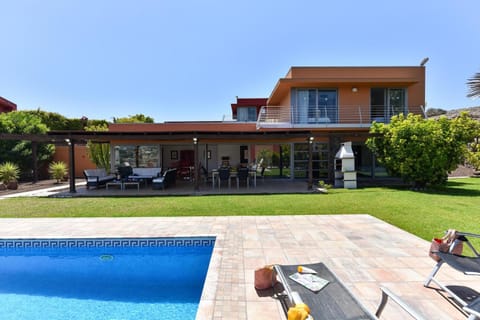 Property building, Garden, Garden view, Pool view, Swimming pool, sunbed