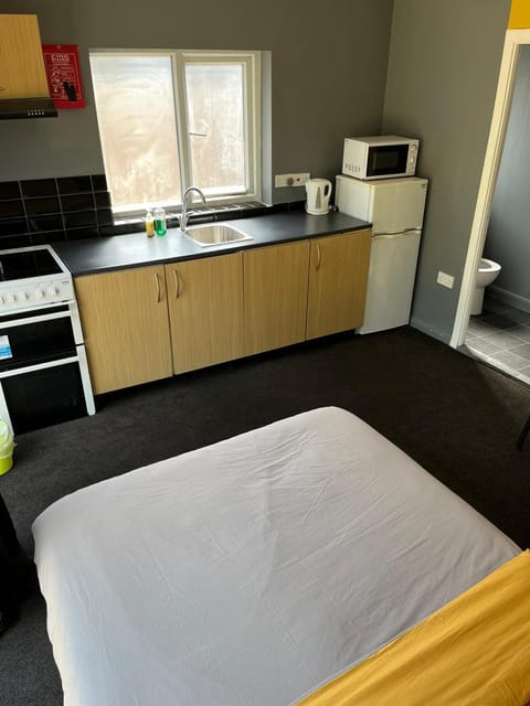 Hatfield SAVE-MONEY Rooms - 10over10 for PRICE! Bed and Breakfast in Hatfield