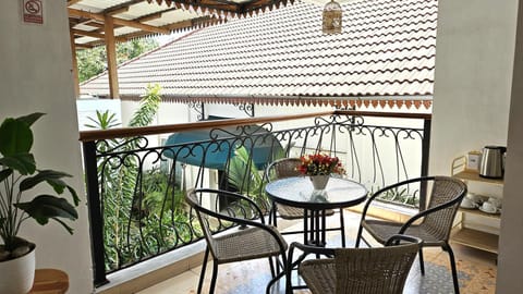 Patio, Day, Coffee/tea facilities, View (from property/room), Balcony/Terrace, Living room, Seating area, Dining area