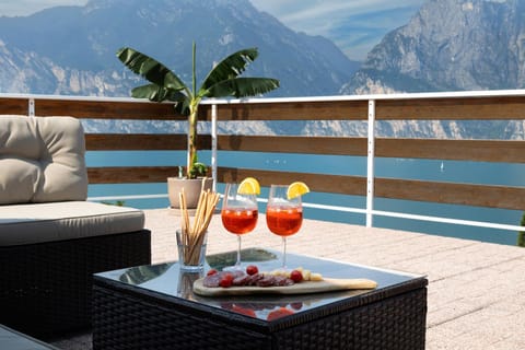 City view, Lake view, Landmark view, Mountain view