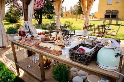 Restaurant/places to eat, Garden, Food and drinks