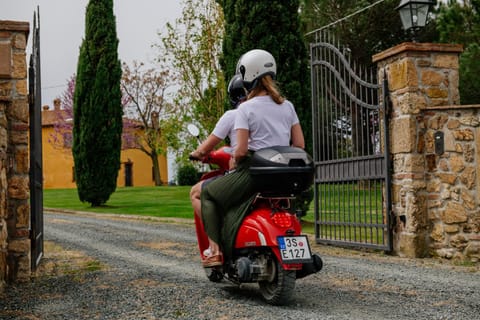 Villa Aia Vecchia Condo in Tuscany