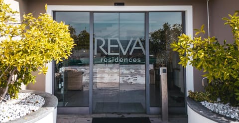 Facade/entrance, Property logo or sign, Balcony/Terrace, Logo/Certificate/Sign, Pool view