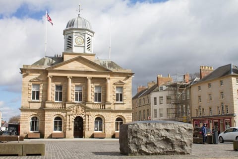 Nearby landmark, Neighbourhood, Shopping Area